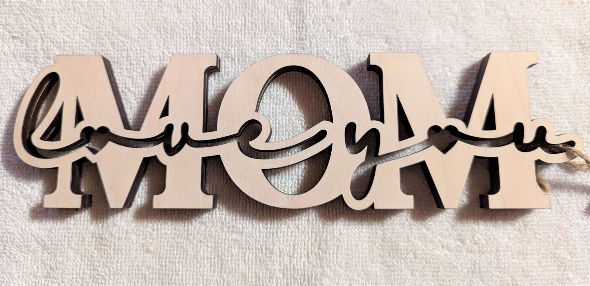 Mom Love You – table sign, wooden
